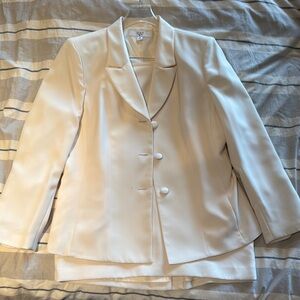 Elegant Cream Women's Blazer and Skirt Suit